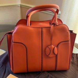 Authentic Tods almost new bag with all accessories: dust bags and shoulder strap